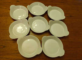 Apilco France, 8 porcelain small round white gratin dishes with scallop handles
