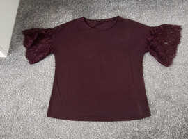 Ladies top size 14 never been worn