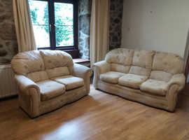 SUITE, THREE SEATER SETTEE