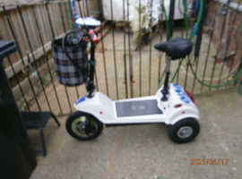 ipper 3 wheel new mobility ,pavement scooter.folding,20mile range.
