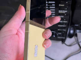 Samsung Flip 6 ( Yellow)