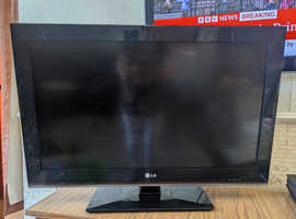 FREE DELIVERY - LG LCD TELEVISION with STAND/REMOTE!