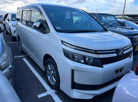 Toyota Noah, 2014 (14) White mpv, Automatic Petrol, 74000 miles