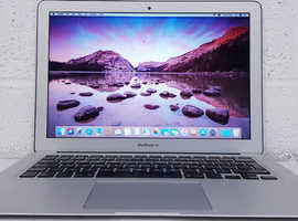 13'' Apple MacbBook Air, Intel core i5, 4GB RAM & 256GB SSD, Intel HD Graphics & MacOS High Sierra