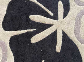 Black and white Jasmine flower rug