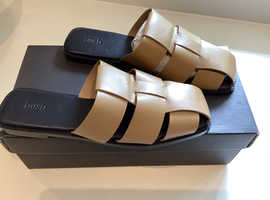 Never Worn Hush Sandals size 5 (38)