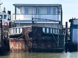 Massive Houseboat - Perch