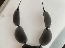 (898) Next black necklace