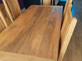 Solid oak 6 seater dining table