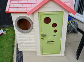 Child's Smoby play House