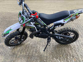 Childs mini moto two stroke pit bike all ready to go for just £160.