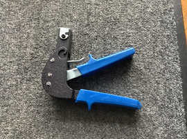 Hollow wall cavity, fixing gun