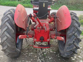 International B-275 tractor