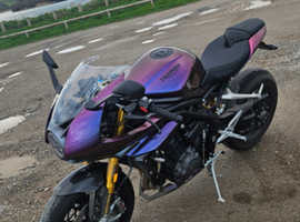 Triumph speed triple 1200 rr