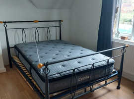 Frosted black metal French bed