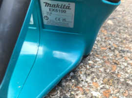 BRAND NEW MAKITA EK6100 12" PETROL DISK CUTTER, BOTH SABRE CUTT BLADES, INCLUDING WATER PUMP BOTTLE AND HOSE CONNECTION. ENGINE STARTED FOR SALE CALLS