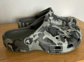 Mens Crocs Size 7