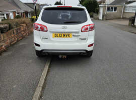 Hyundai Santa Fe, 2012 (12) White Estate, Manual Diesel, 91,000 miles