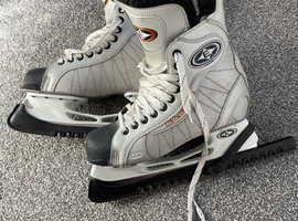 Size 7 ice Hockey boots