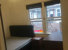 A double bedroom, for a single person / £475 (including all bills).
