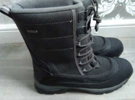 Mountain warehouse Snow Boots size 10( view EastKilbride also)