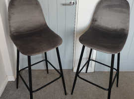 2x upholstered bar stools