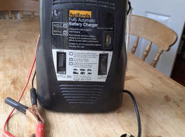 Halfords Fully Automatic 12v Battery Charger in Fordingbridge Hampshire Freeads