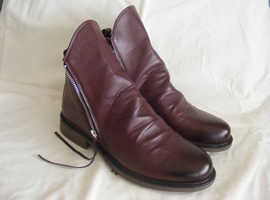 Men's Chelsea Style Boots.