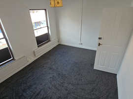 2 BEDROOM FLAT IN TOWN