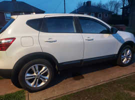 Nissan Qashqai, 2013 (13) White Hatchback, Manual Diesel, 189,462 miles