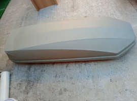 Roof box