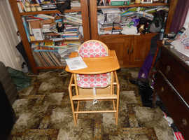 Toddler highchair chair/table combo. Excellent condition.