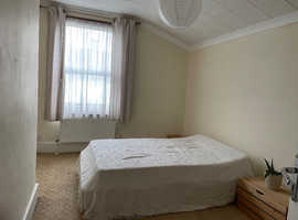 Large Bedroom £160 pw (for one person only)
