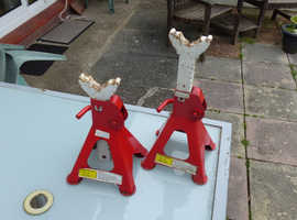 a pair of Clarke axle  stands   6 tonne (pair)