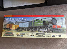 Boxed Hornby R1132 The Southern Star Train Set with Harry Potter Train Accessories