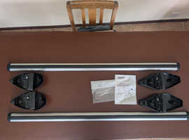 Pair of aero roof bars and Exodus fitting kit