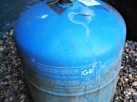 CAMPINGAZ 907 CAMPING GAS CYLINDER APPROX HALF FULL WITH HANDLE STOPPER