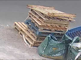 FREE PALLETS