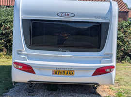 LMC 595 VIP Exclusive touring caravan