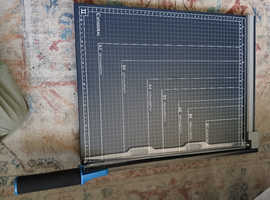 Paper guillotine