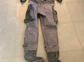 Azdry front entry drysuit Med Tall will fit someone around 6' tall aroung 70>75kg