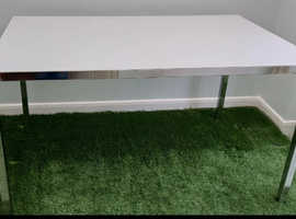 White Glass & Chrome Dining TABLE