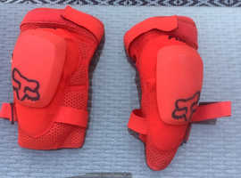 Knee protectors