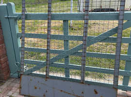Steel fencing