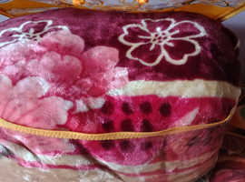 King size velvet throw ex condition as new £30