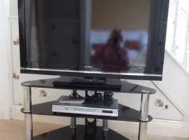 Sony 40 inch TV (KDL40W5500) / Toshiba DVD SD-330E and Glass media Stand