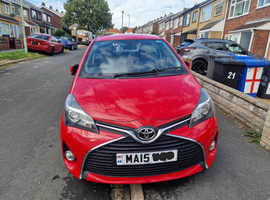 Toyota Yaris, 2015 (15) Red Hatchback, Manual Petrol, 5,030 miles