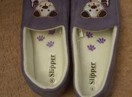 Ladies slippers size 5