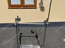 Parrot stainless steel stand with feed bowlS