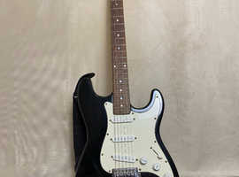 Strat Style Electric Guitar + AMP